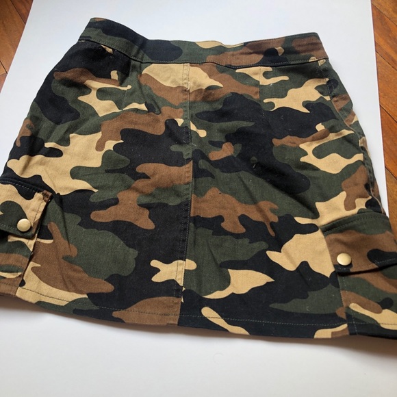 FOREVER 21 CAMO SKIRT WORN ONCE - Picture 3 of 4